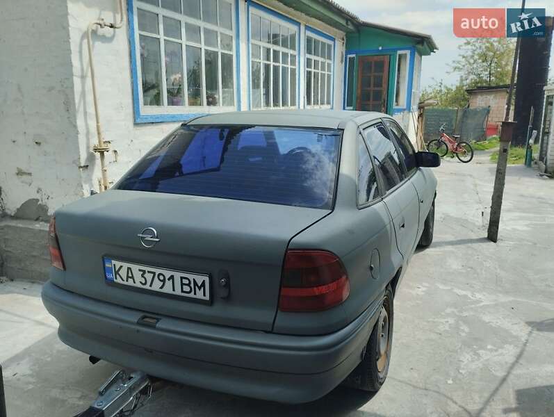 Седан Opel Astra 1993 в Калиновке
