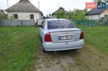 Седан Opel Astra 2005 в 