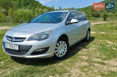 Универсал Opel Astra 2014 в Хусте