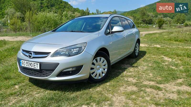 Универсал Opel Astra 2014 в Хусте