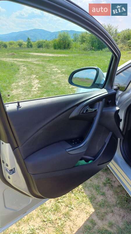 Универсал Opel Astra 2014 в Хусте