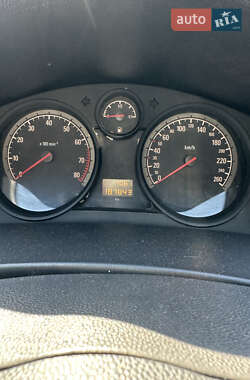 Хетчбек Opel Astra 2013 в 