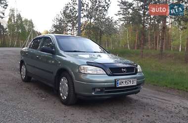 Седан Opel Astra 2008 в Малине