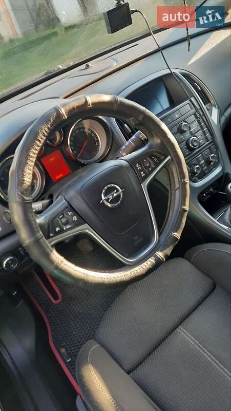 Универсал Opel Astra 2013 в Николаеве