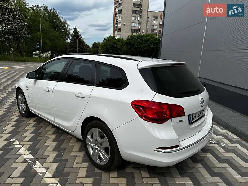 Універсал Opel Astra 2014 в Краматорську
