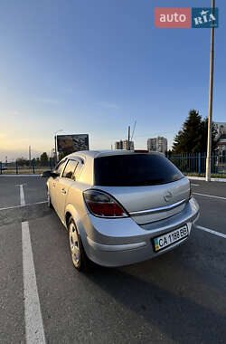 Хетчбек Opel Astra 2012 в 