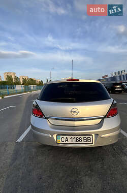 Хетчбек Opel Astra 2012 в 