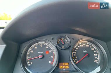 Хетчбек Opel Astra 2012 в 