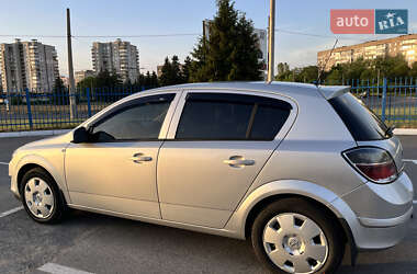 Хетчбек Opel Astra 2012 в 