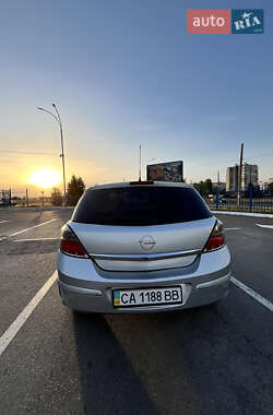 Хетчбек Opel Astra 2012 в 