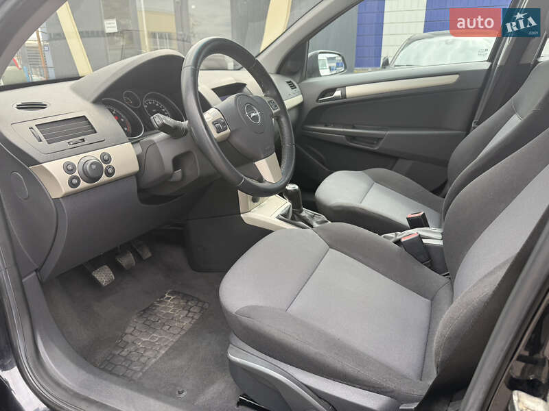 Універсал Opel Astra 2008 в Рівному