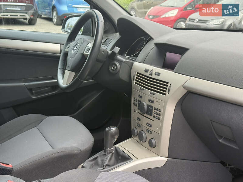 Універсал Opel Astra 2008 в Рівному