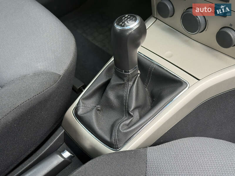 Універсал Opel Astra 2008 в Рівному