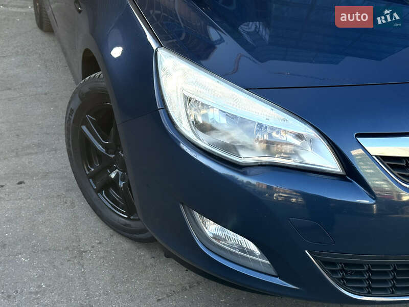 Універсал Opel Astra 2011 в Києві