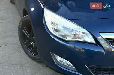 Универсал Opel Astra 2011 в 