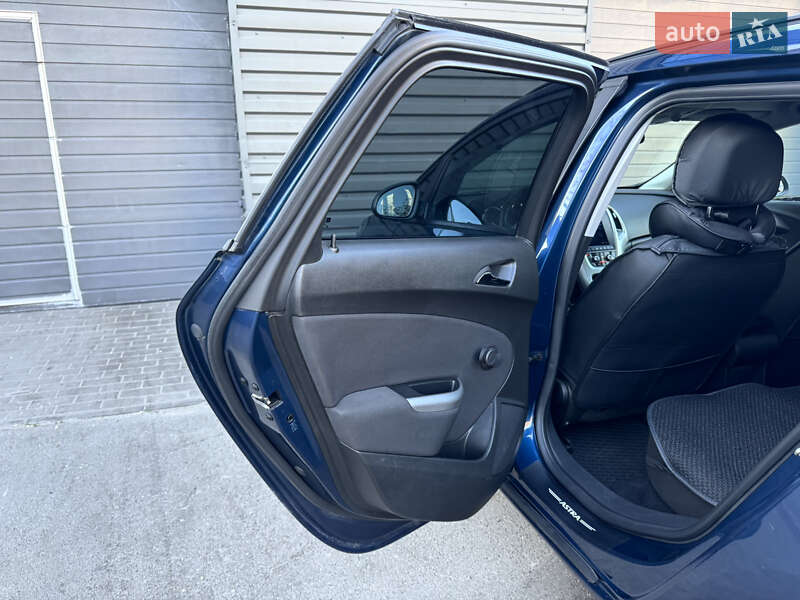 Універсал Opel Astra 2011 в Києві