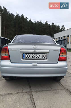 Седан Opel Astra 2004 в 
