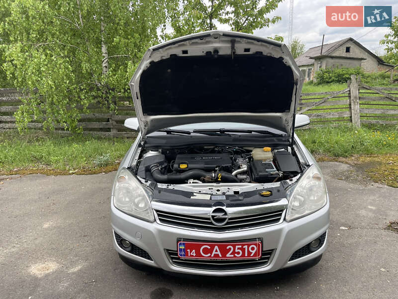 Універсал Opel Astra 2008 в Тернополі