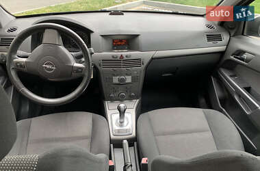 Хэтчбек Opel Astra 2006 в 