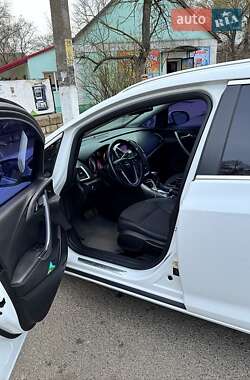 Универсал Opel Astra 2012 в 