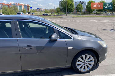 Универсал Opel Astra 2012 в 
