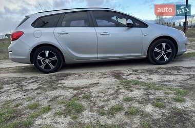 Универсал Opel Astra 2012 в 