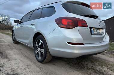 Универсал Opel Astra 2012 в 