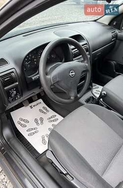 Седан Opel Astra 2006 в 