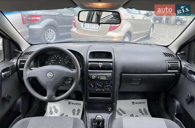 Седан Opel Astra 2006 в 