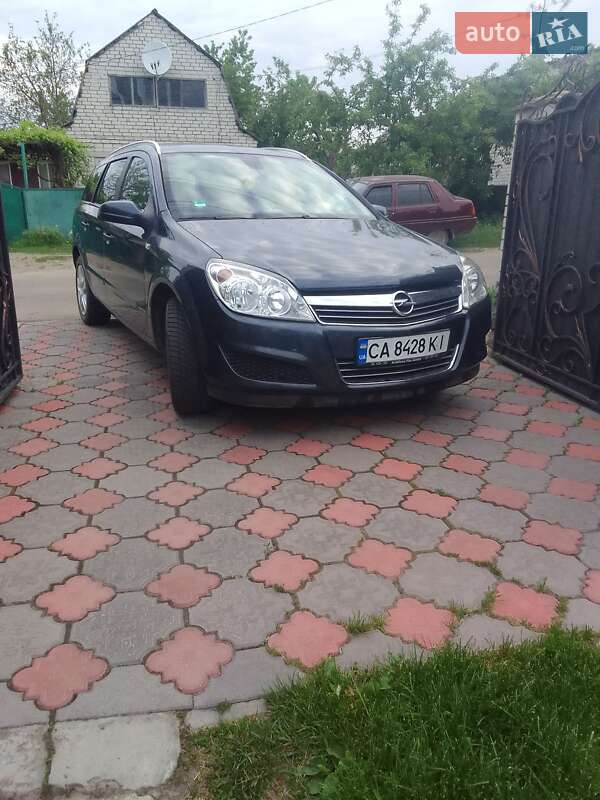 Универсал Opel Astra 2009 в Каневе