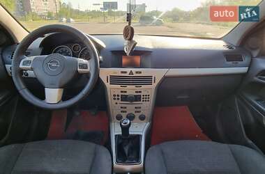 Хэтчбек Opel Astra 2008 в 