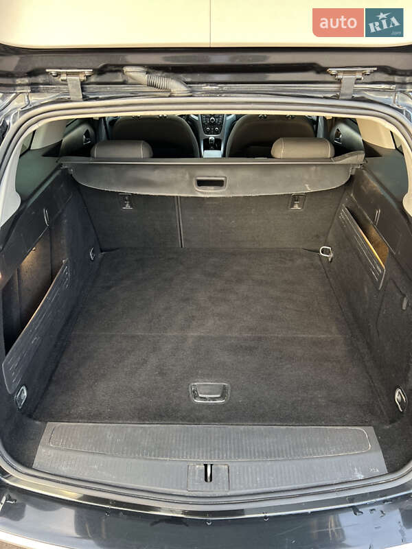 Универсал Opel Astra 2012 в Чернигове