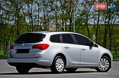 Універсал Opel Astra 2014 в 