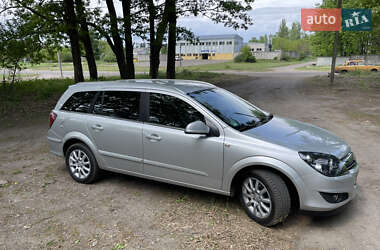 Универсал Opel Astra 2010 в 