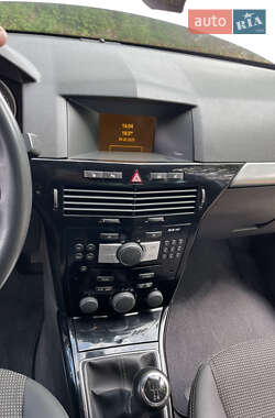 Универсал Opel Astra 2010 в 