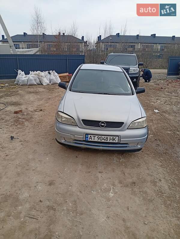 Седан Opel Astra 2004 в Івано-Франківську
