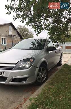 Хэтчбек Opel Astra 2004 в 