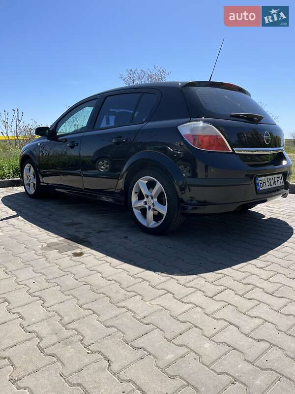 Хетчбек Opel Astra 2004 в Южному