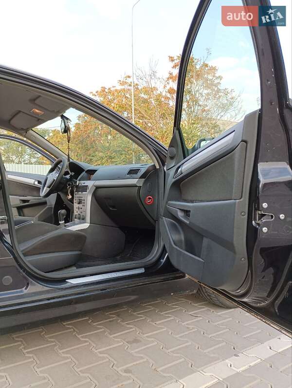 Хетчбек Opel Astra 2004 в Южному