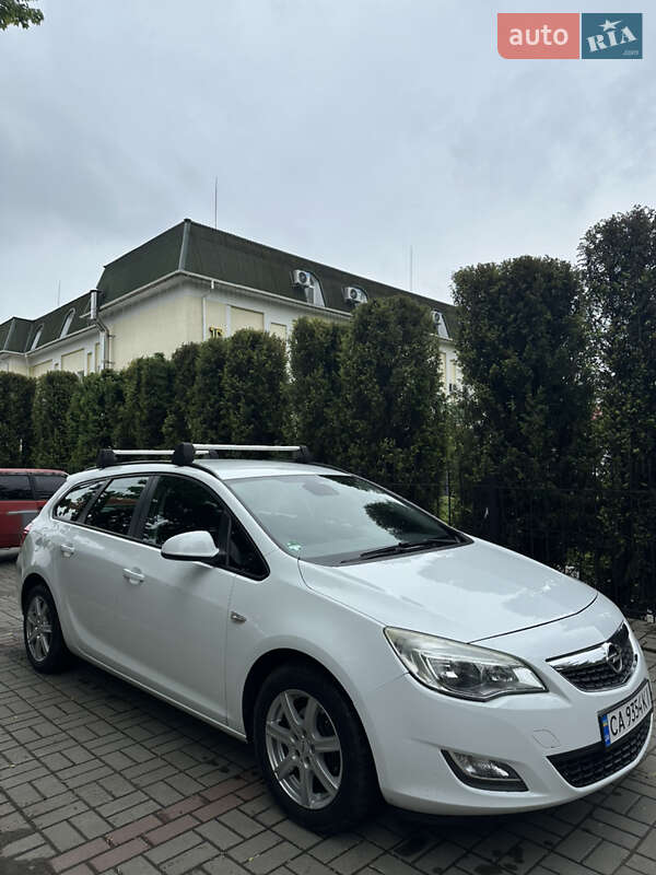 Універсал Opel Astra 2011 в Смілі