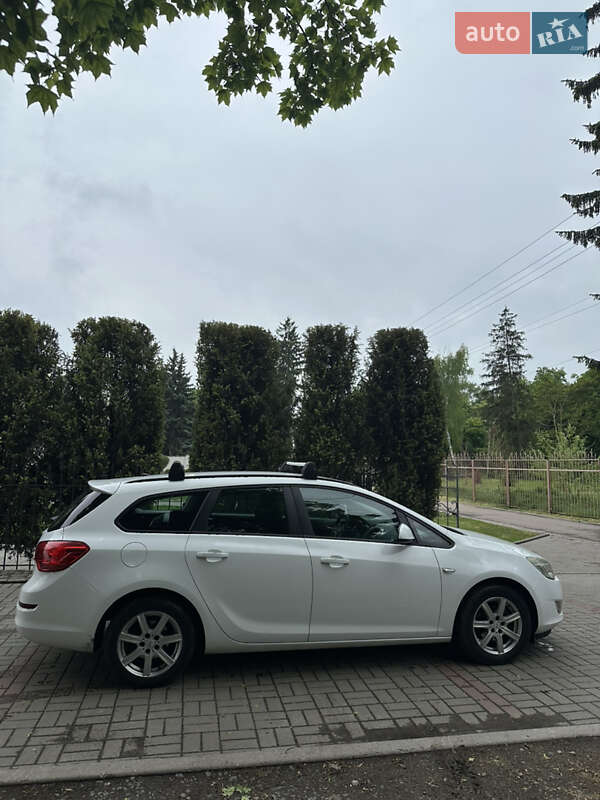 Універсал Opel Astra 2011 в Смілі