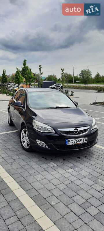 Opel Astra 2011