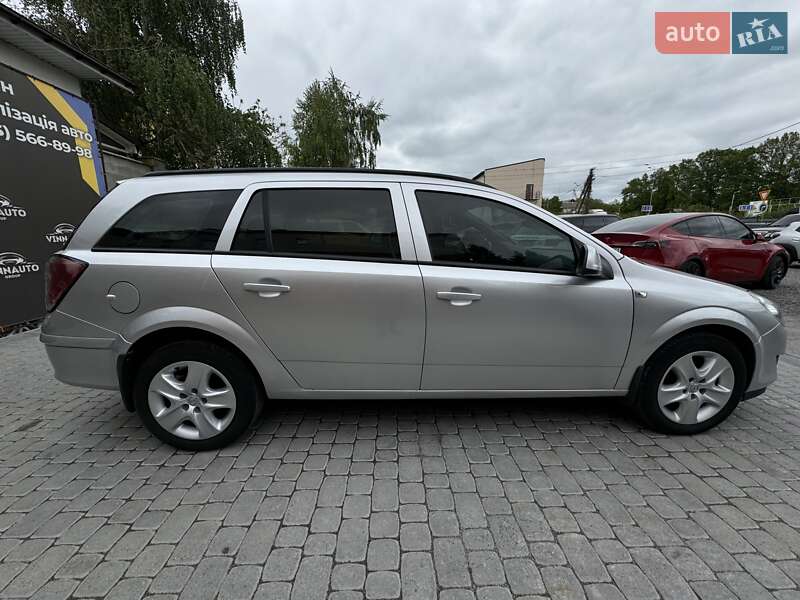 Универсал Opel Astra 2013 в Виннице