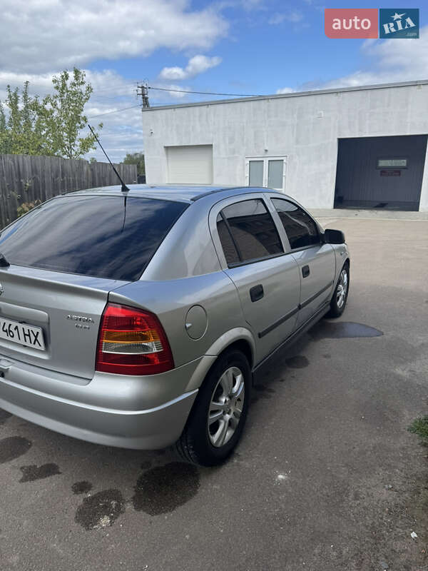 Хэтчбек Opel Astra 2000 в Звягеле