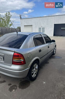 Хэтчбек Opel Astra 2000 в 