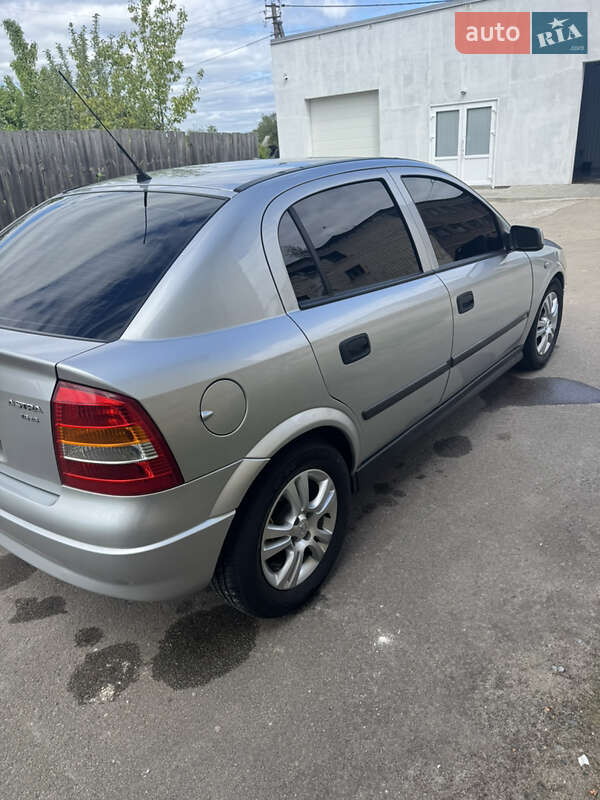 Хэтчбек Opel Astra 2000 в Звягеле