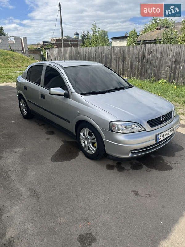 Хэтчбек Opel Astra 2000 в Звягеле