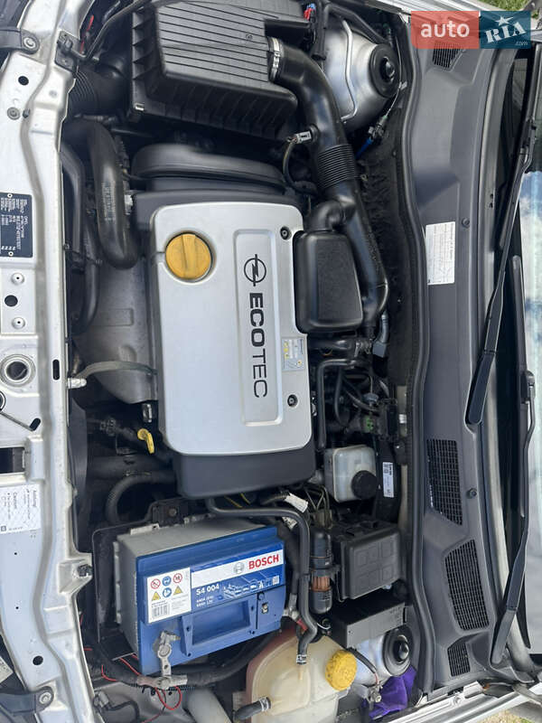 Хэтчбек Opel Astra 2000 в Звягеле
