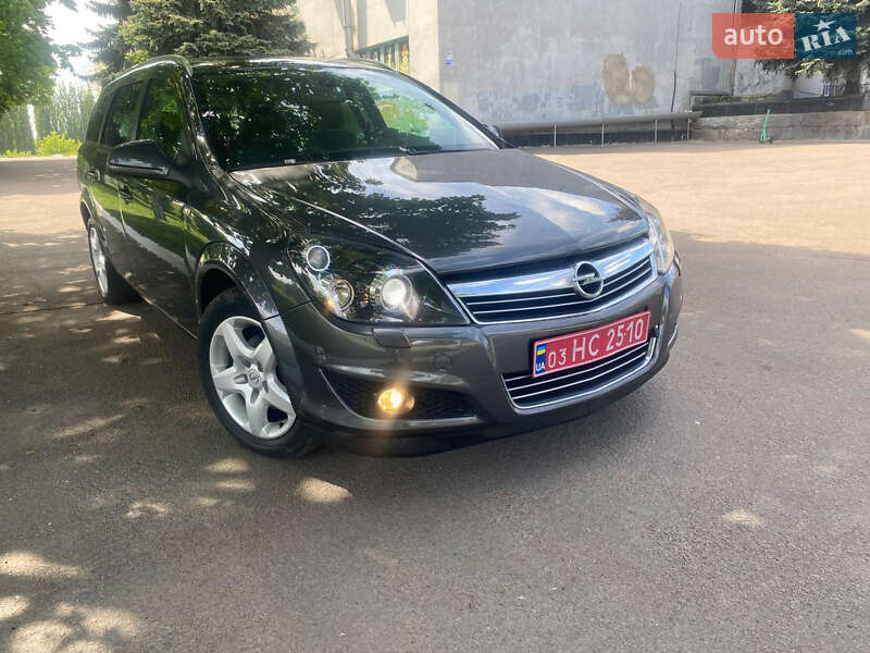 Універсал Opel Astra 2010 в 