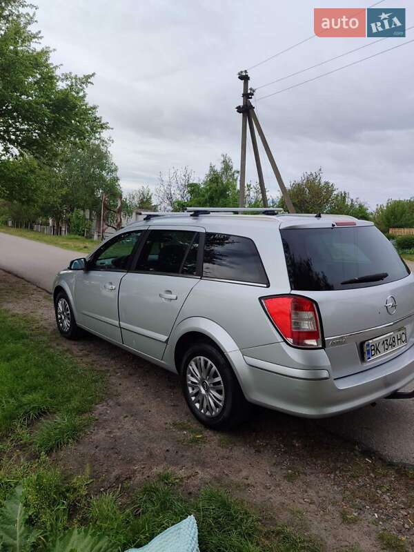 Універсал Opel Astra 2009 в Миронівці